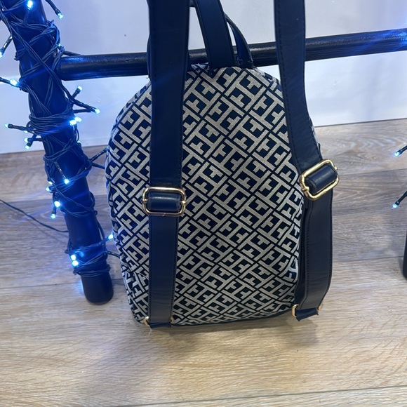 Tommy Hilfiger Small backpack in great condition. - Picture 2 of 3